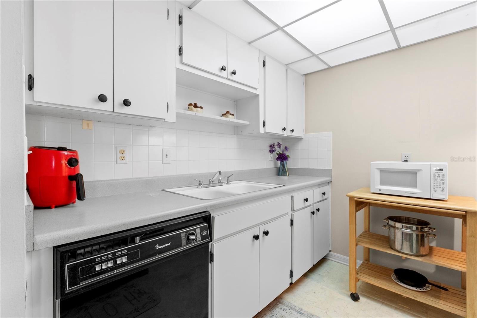 Image 12 of 41 For 401 De Grasse Place 18