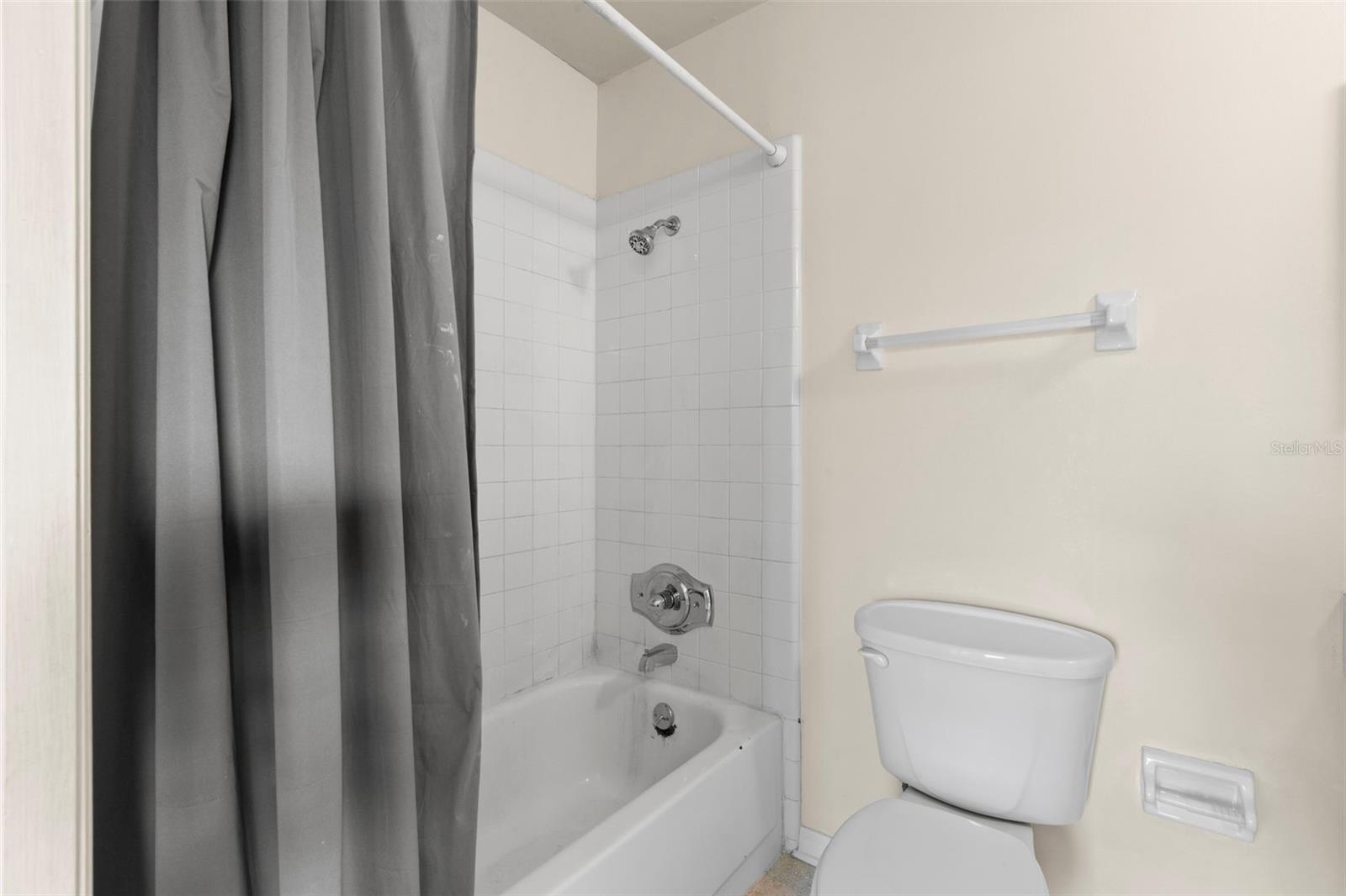 Image 21 of 41 For 401 De Grasse Place 18