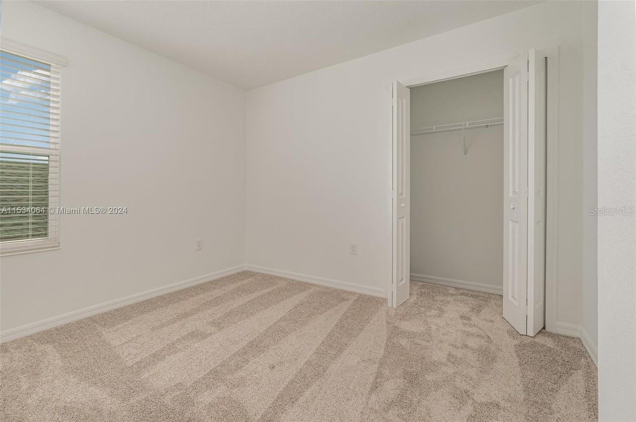 Image 10 of 16 For 748 Reggie  