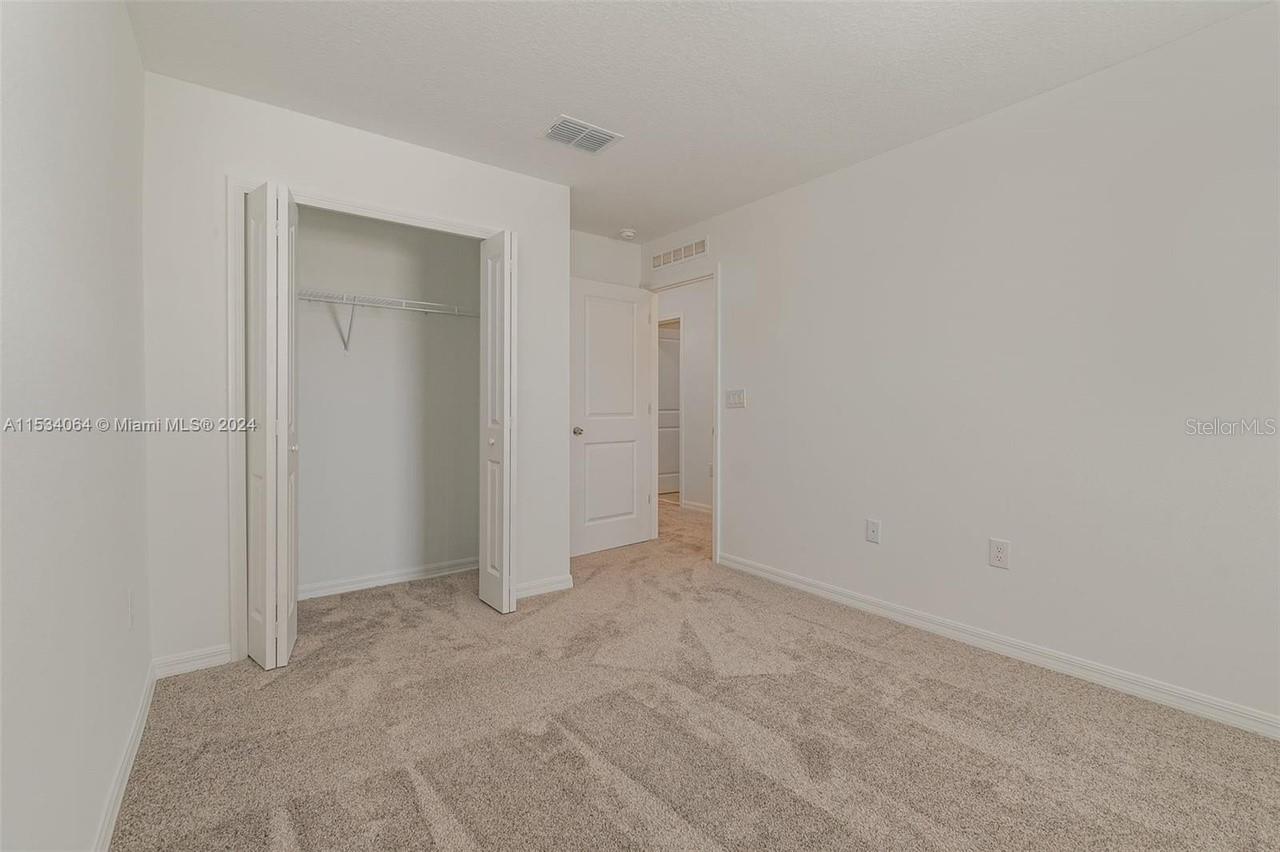 Image 13 of 16 For 748 Reggie  