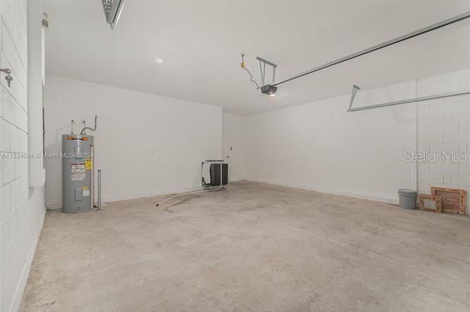 Image 16 of 16 For 748 Reggie  