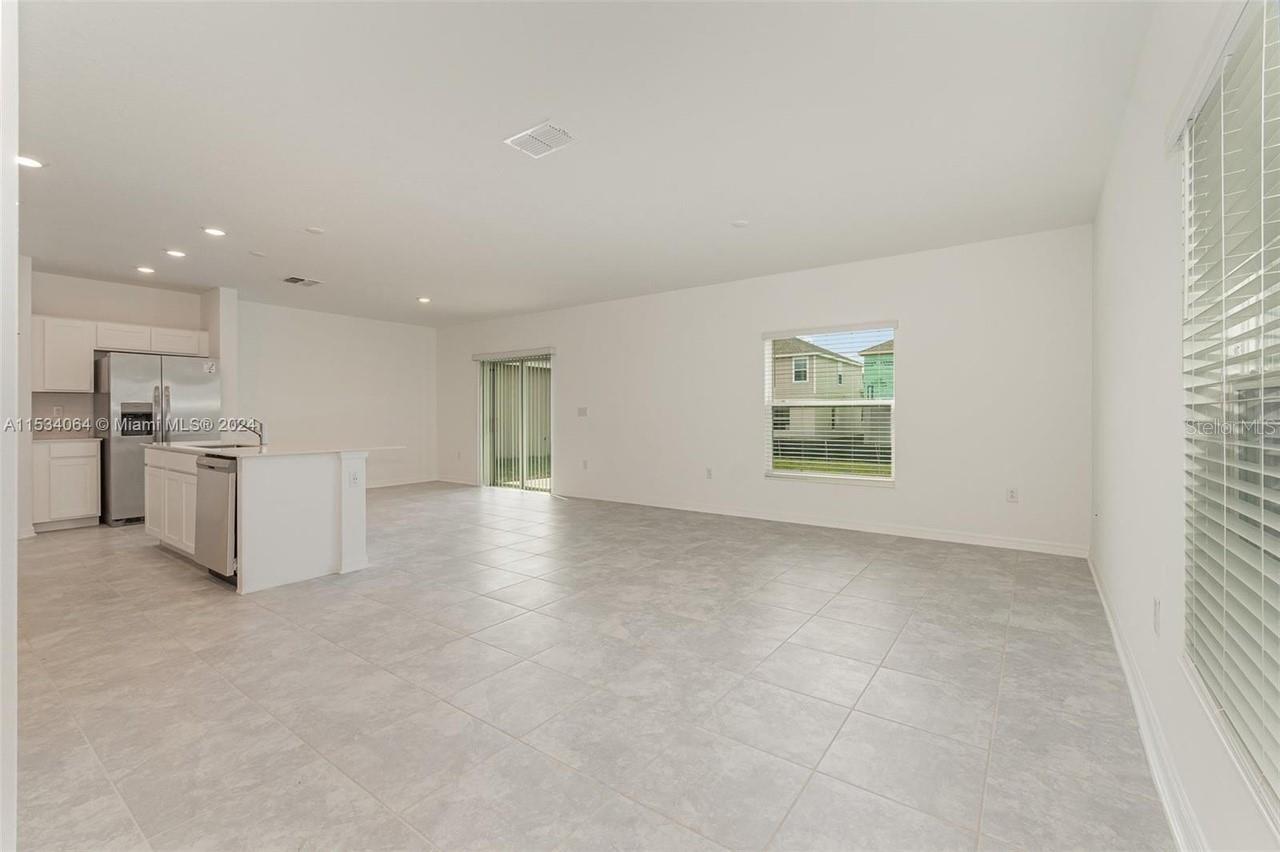 Image 6 of 16 For 748 Reggie  