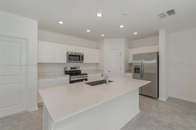 Image 7 of 16 For 748 Reggie  