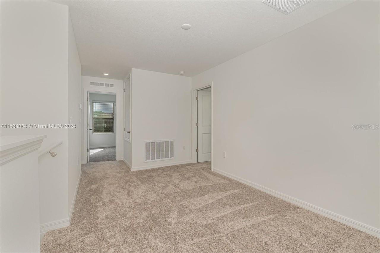 Image 9 of 16 For 748 Reggie  