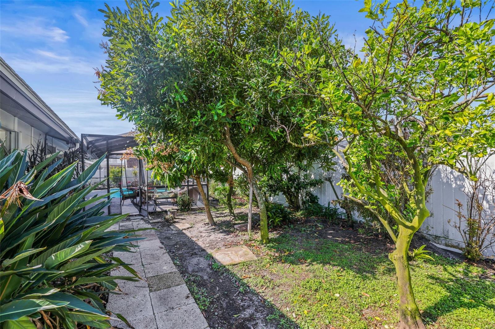 Image 18 of 46 For 2778 Capwood Lane