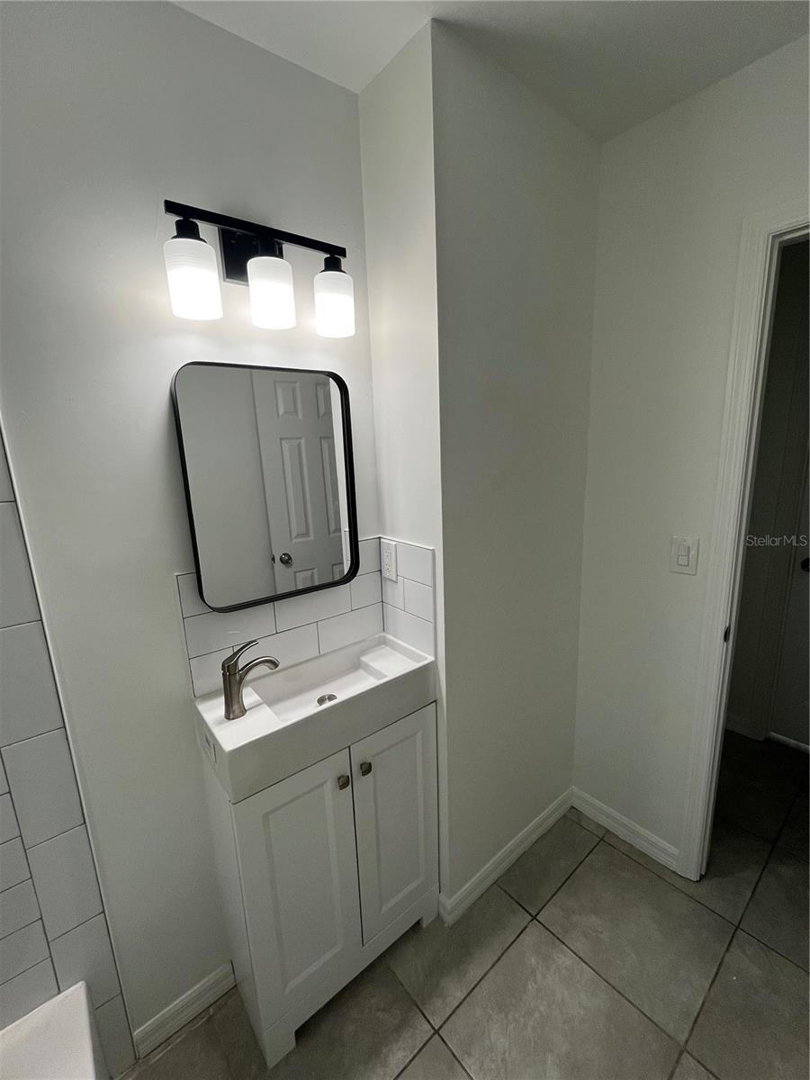 Image 6 of 25 For 7020 Baywood Drive