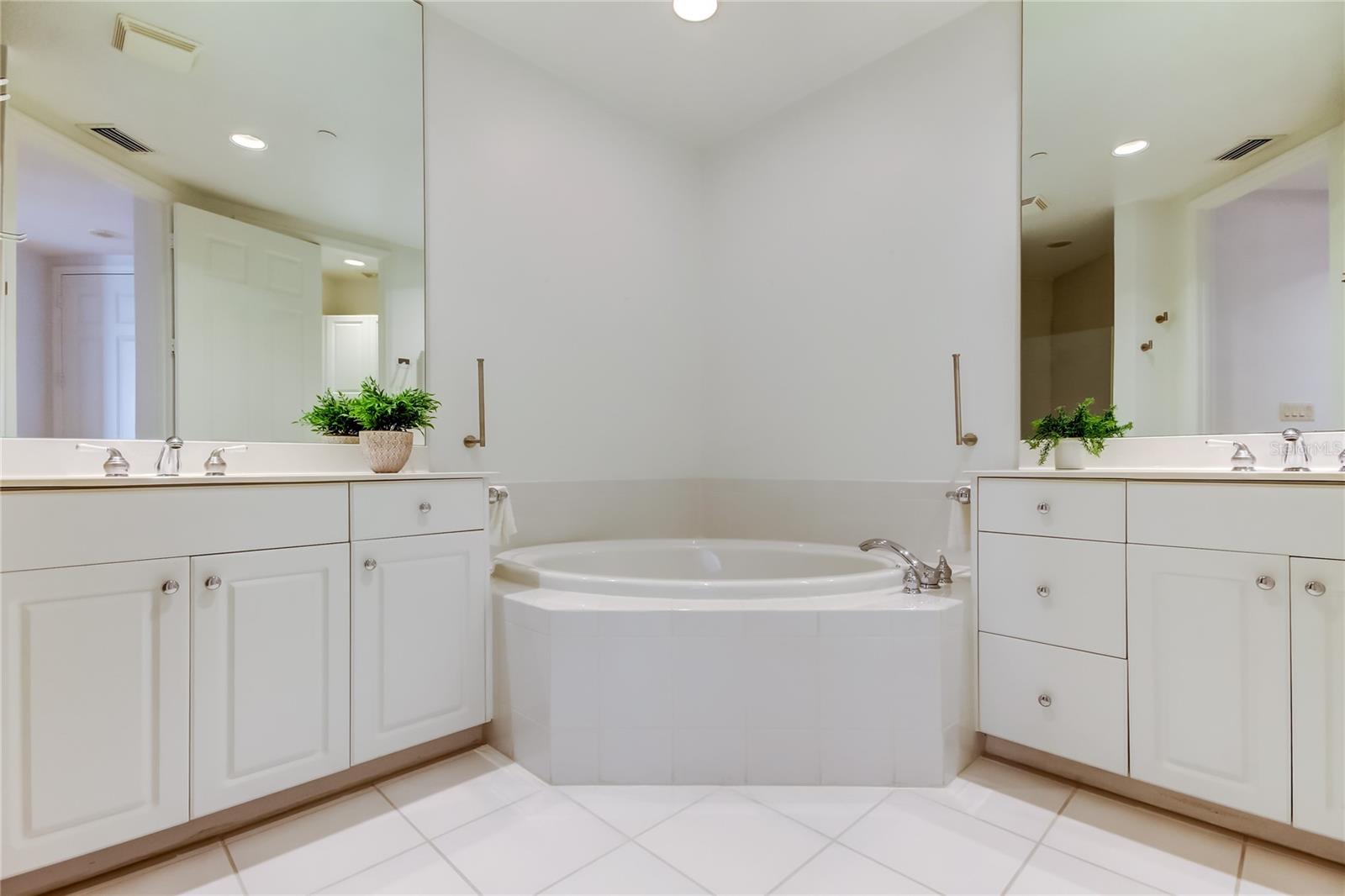 Image 33 of 74 For 1200 Gulf Boulevard 101