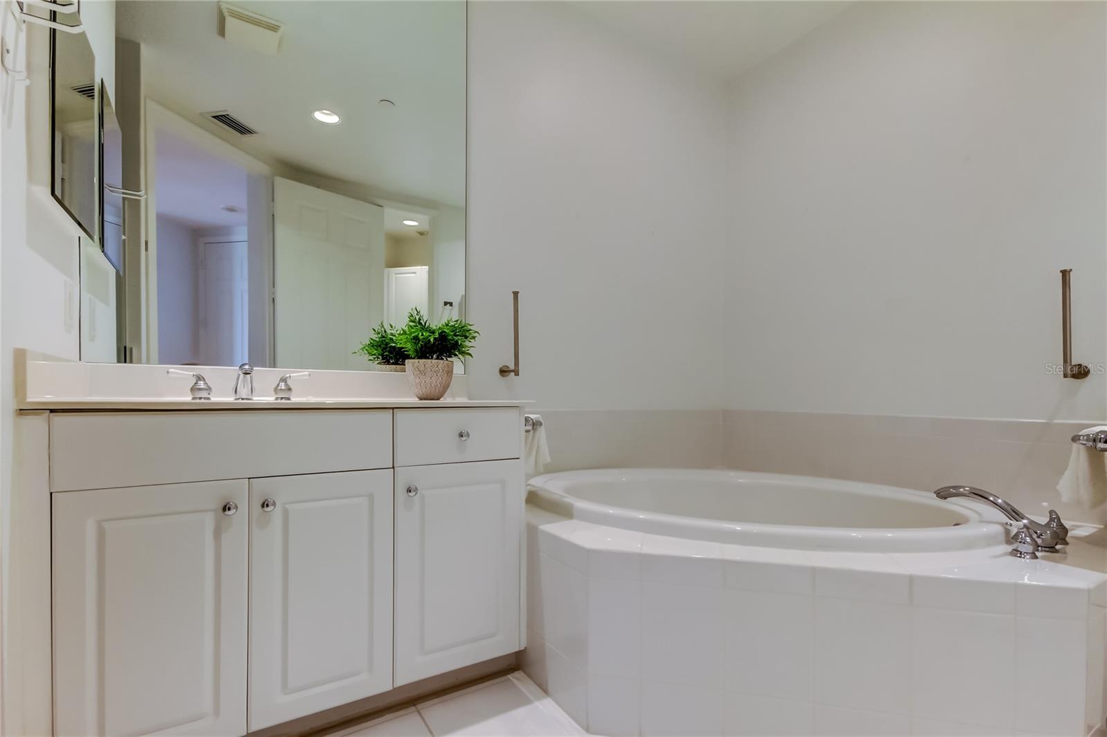 Image 34 of 74 For 1200 Gulf Boulevard 101