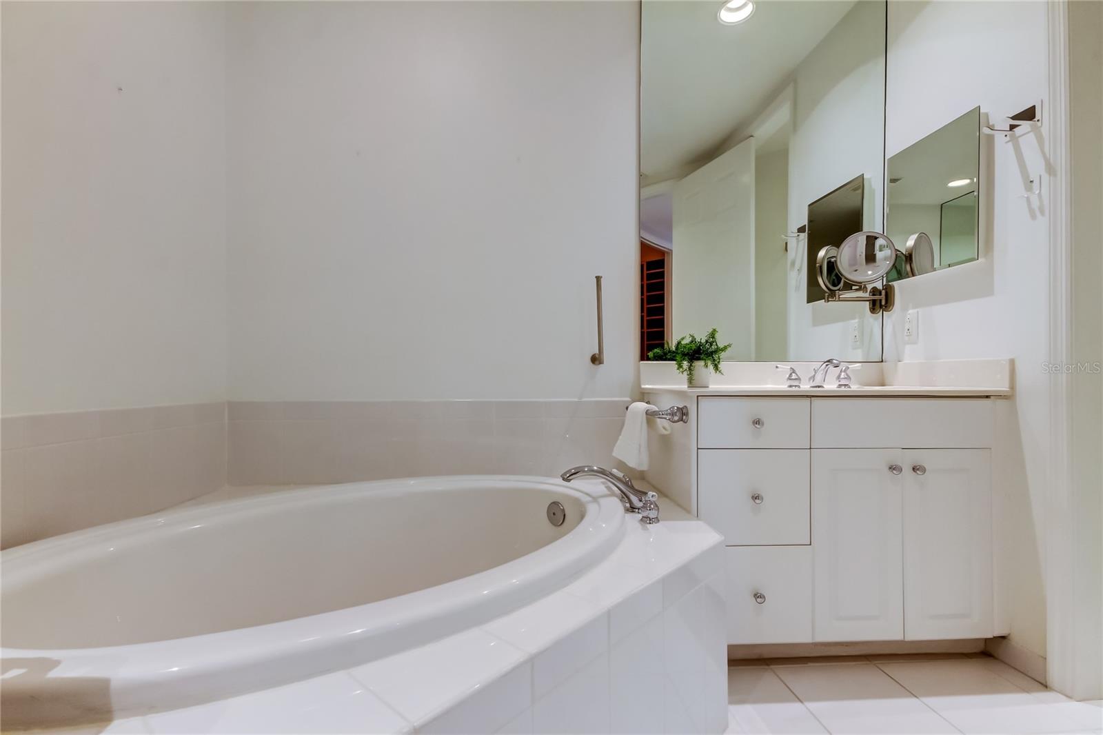 Image 35 of 74 For 1200 Gulf Boulevard 101