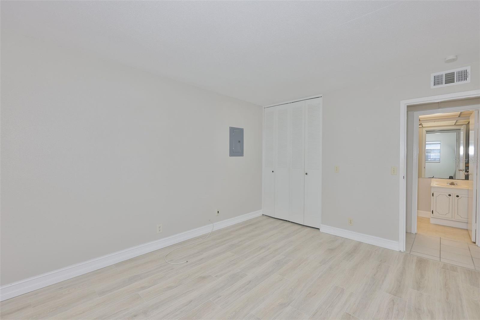 Image 30 of 85 For 202 Bedford Street 68