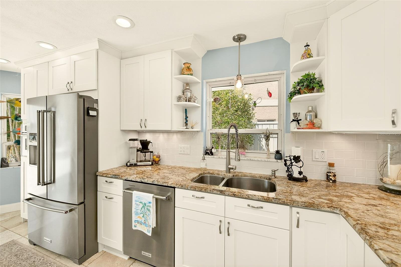 Listing photo id 9 for 441 Harbor Drive S