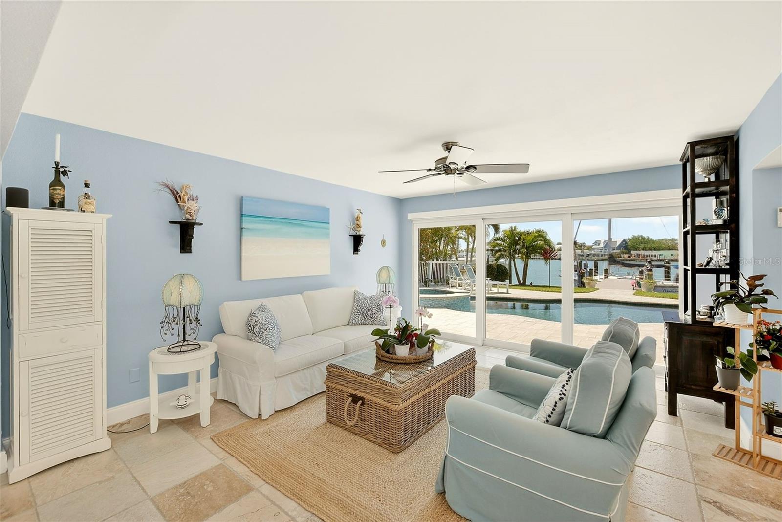 Listing photo id 13 for 441 Harbor Drive S