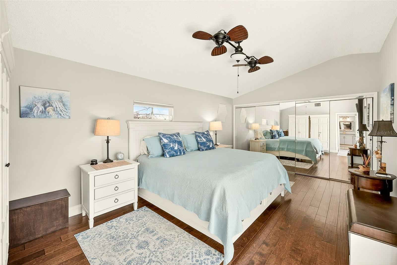 Listing photo id 17 for 441 Harbor Drive S