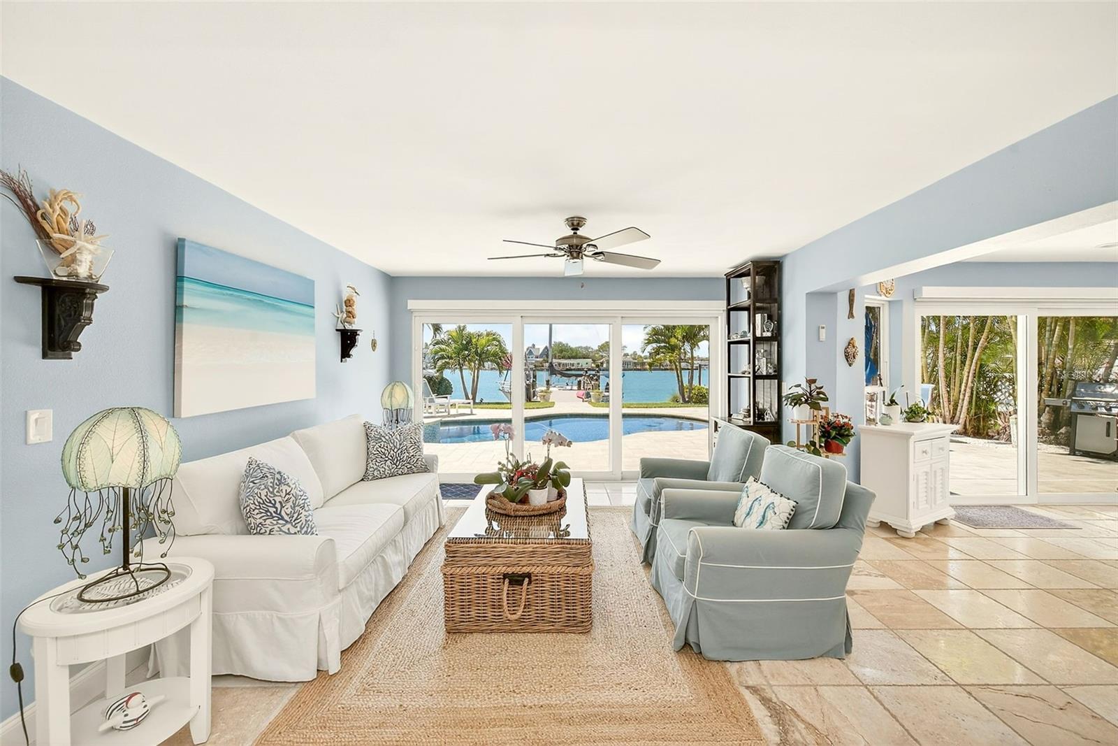 Listing photo id 0 for 441 Harbor Drive S