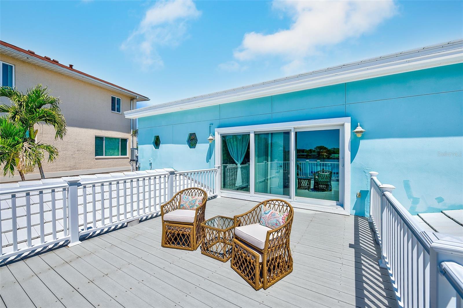 Listing photo id 22 for 441 Harbor Drive S