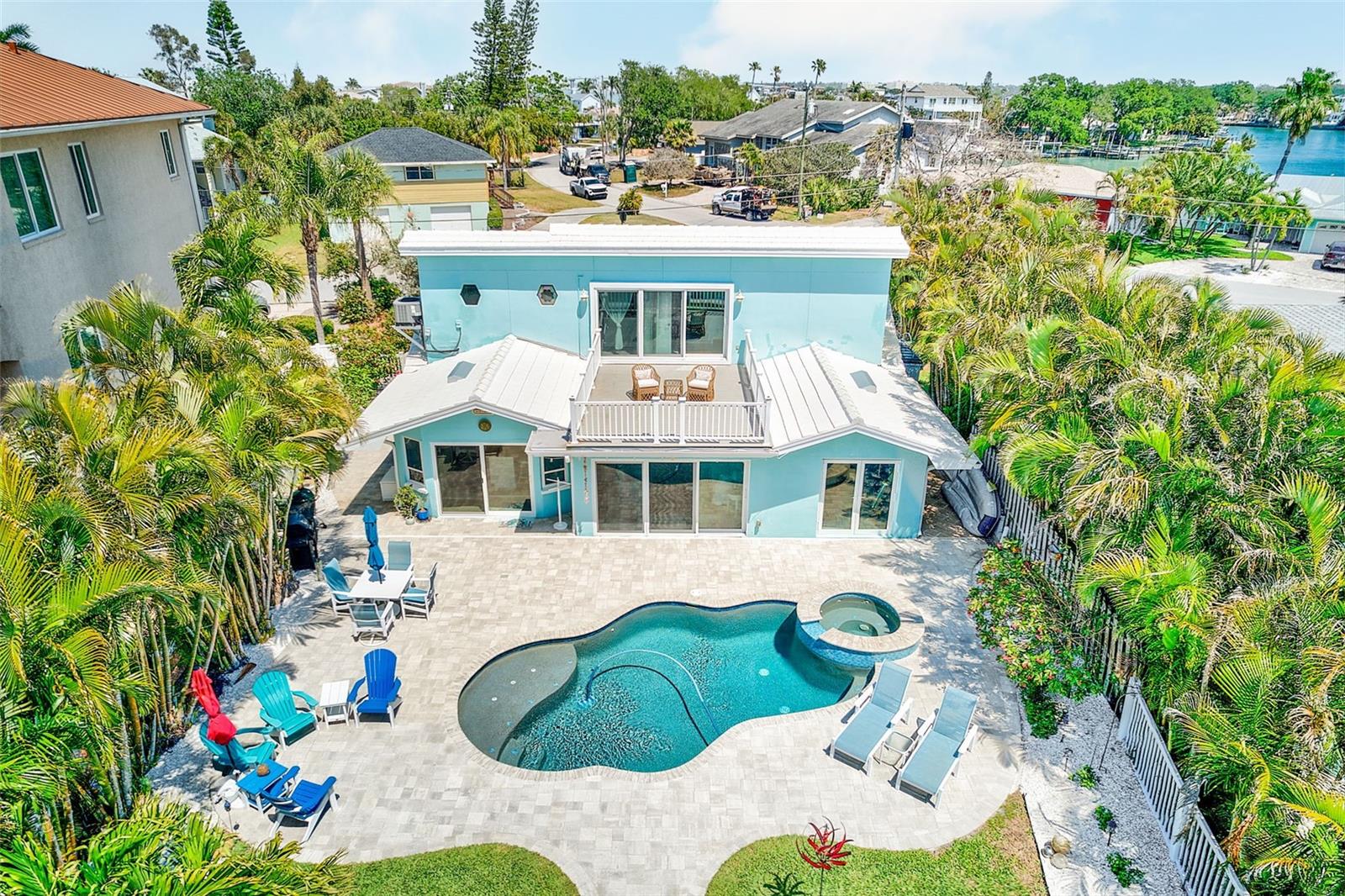 Listing photo id 1 for 441 Harbor Drive S