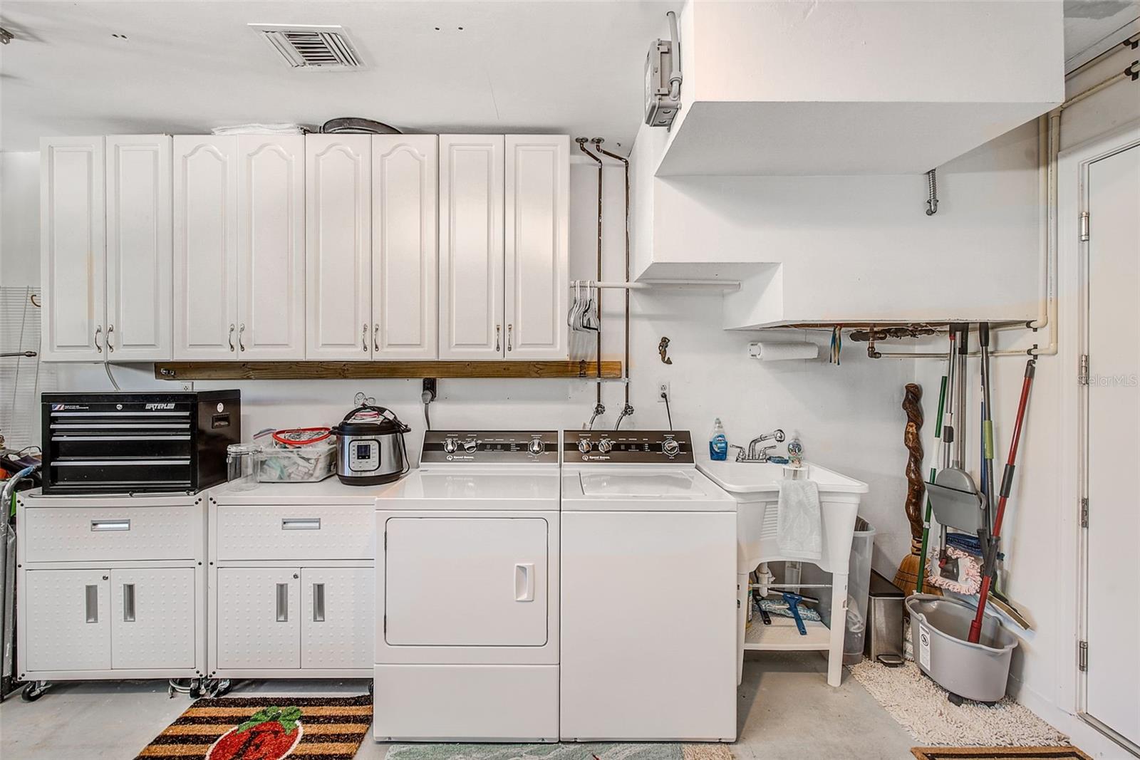 Listing photo id 34 for 441 Harbor Drive S