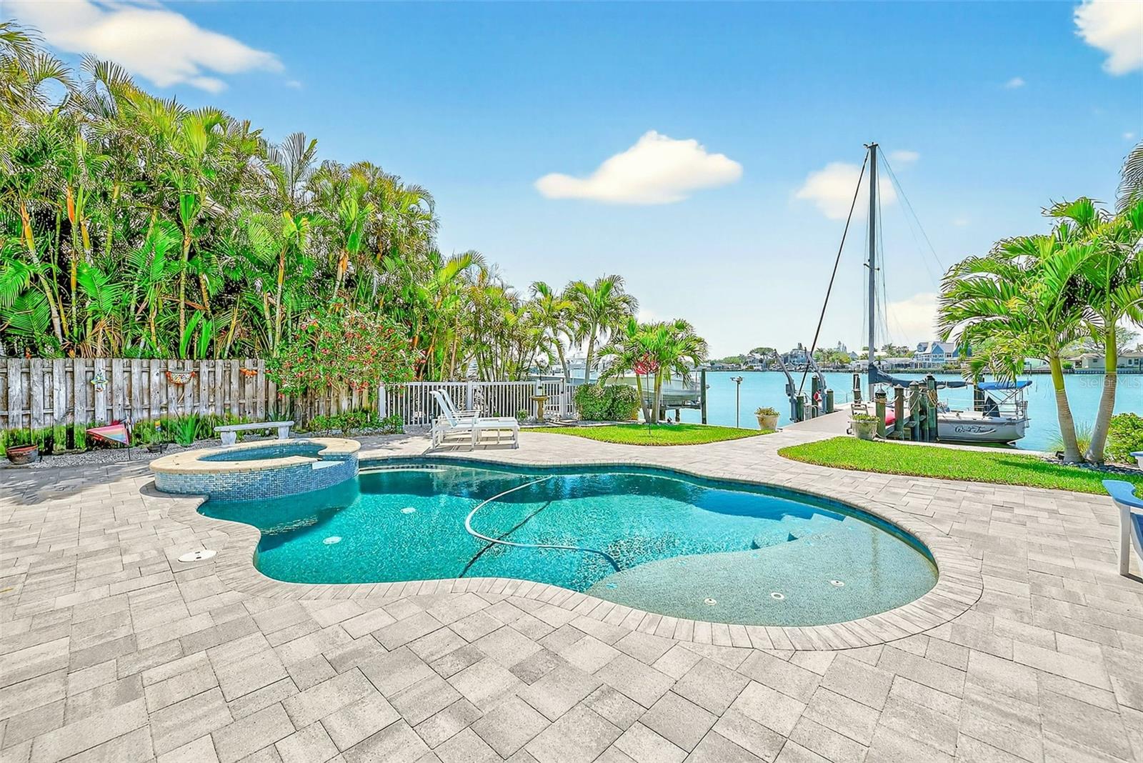 Listing photo id 40 for 441 Harbor Drive S