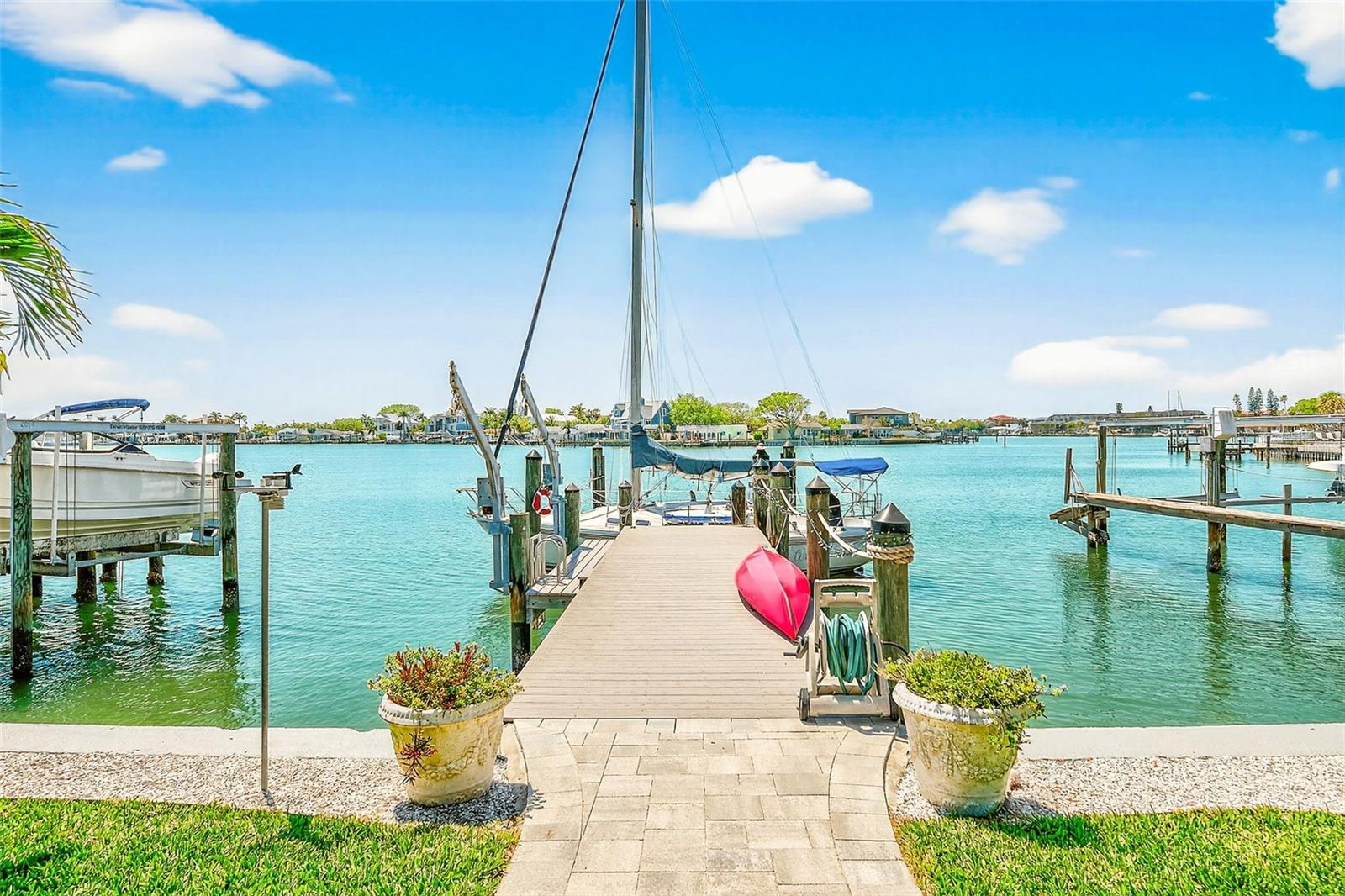 Listing photo id 44 for 441 Harbor Drive S