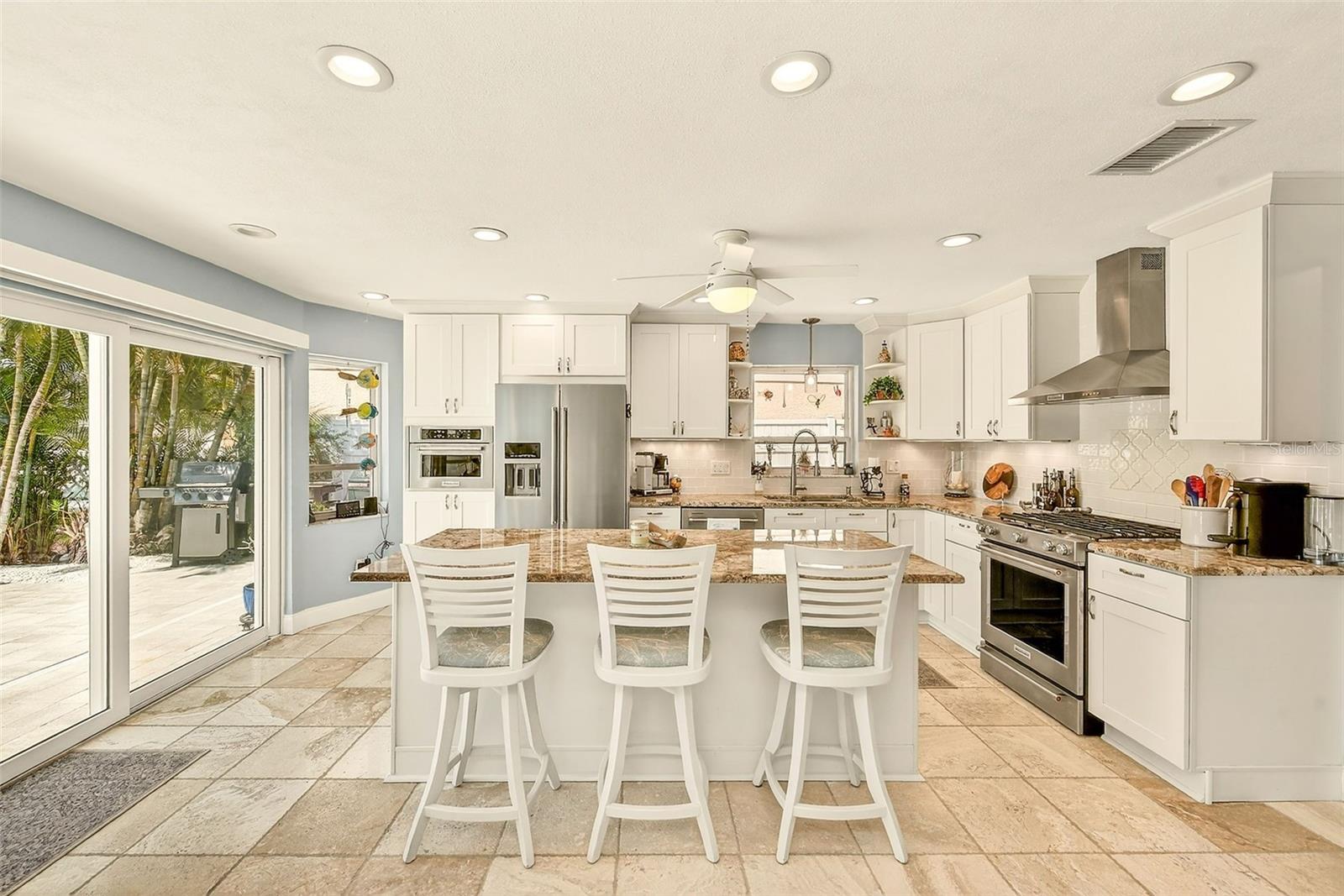 Listing photo id 3 for 441 Harbor Drive S