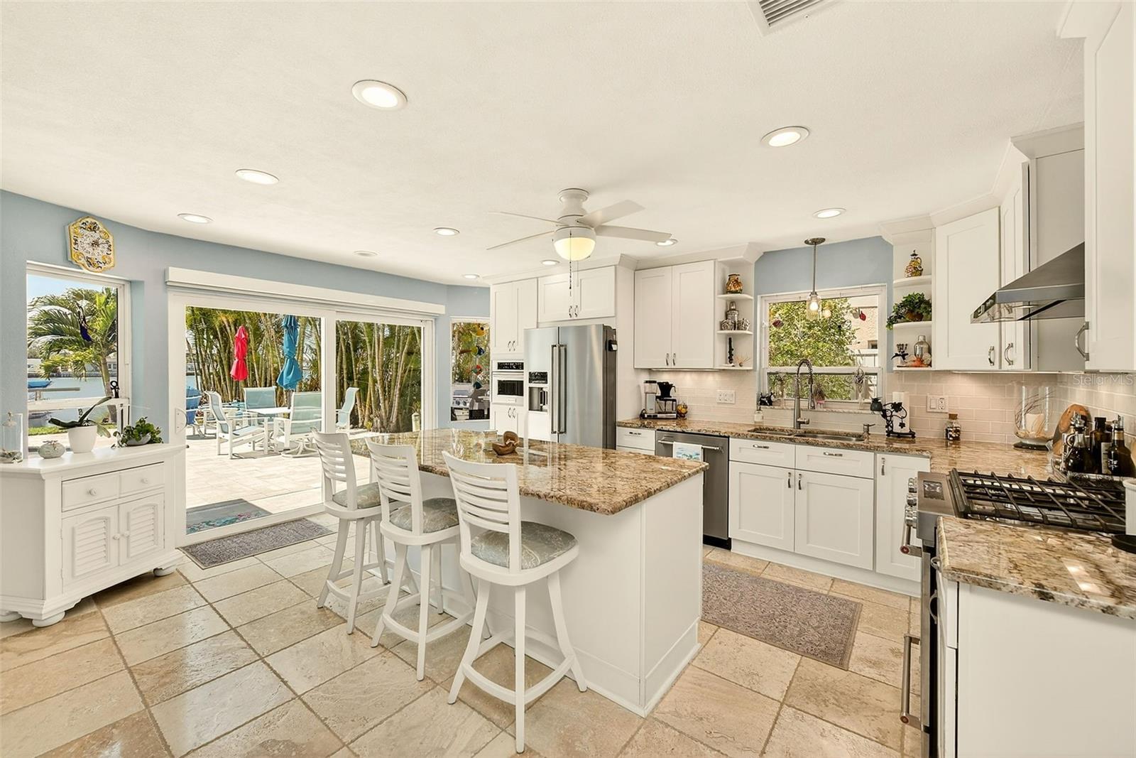 Listing photo id 4 for 441 Harbor Drive S