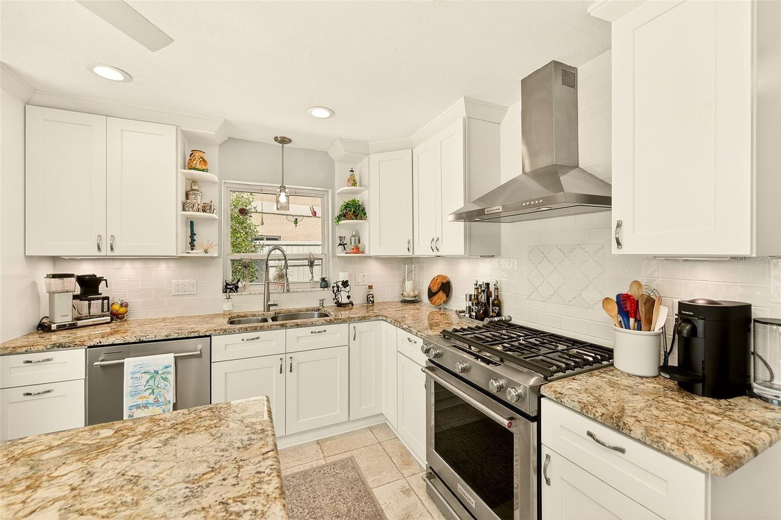 Listing photo id 6 for 441 Harbor Drive S