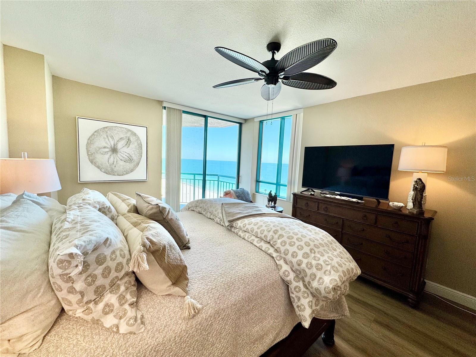 Image 22 of 64 For 1520 Gulf Boulevard 1403