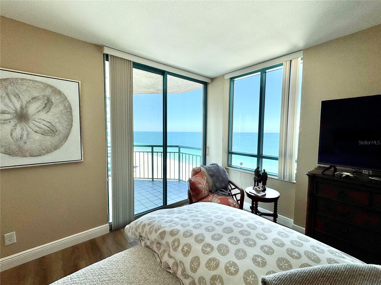 Image 23 of 64 For 1520 Gulf Boulevard 1403