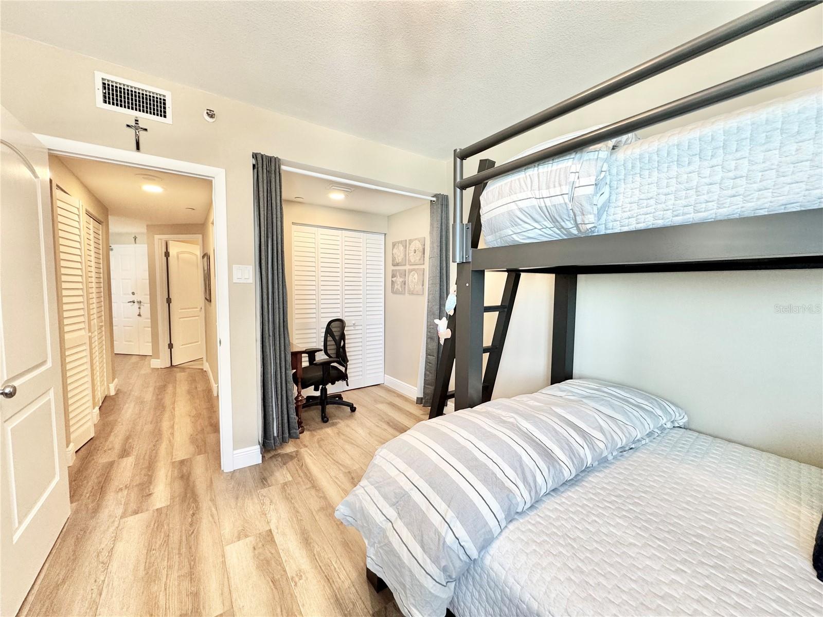 Image 40 of 64 For 1520 Gulf Boulevard 1403