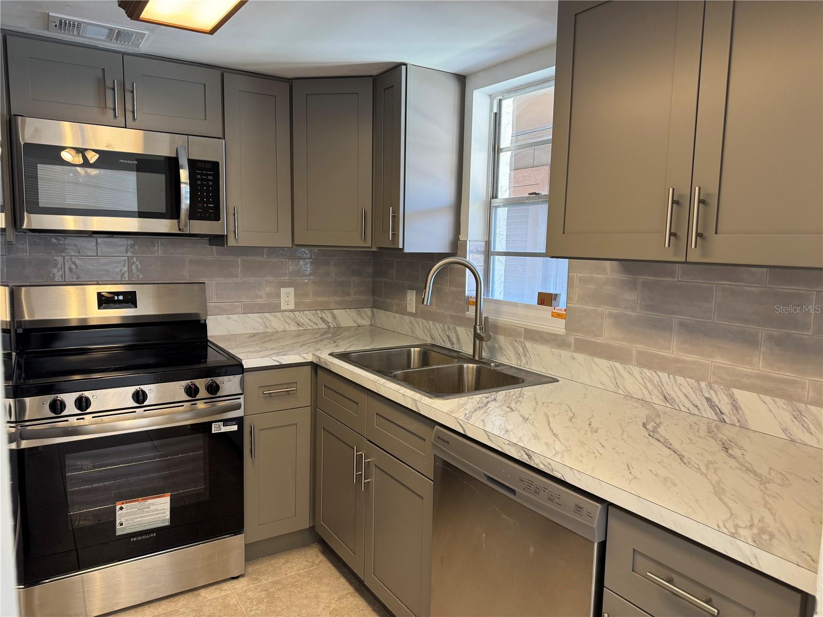 Image 3 of 11 For 5154 Turquoise Lane 102