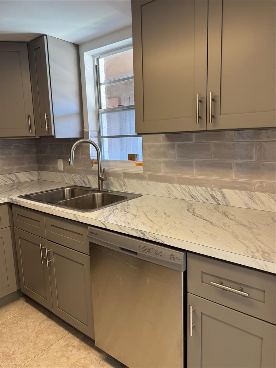 Image 4 of 11 For 5154 Turquoise Lane 102