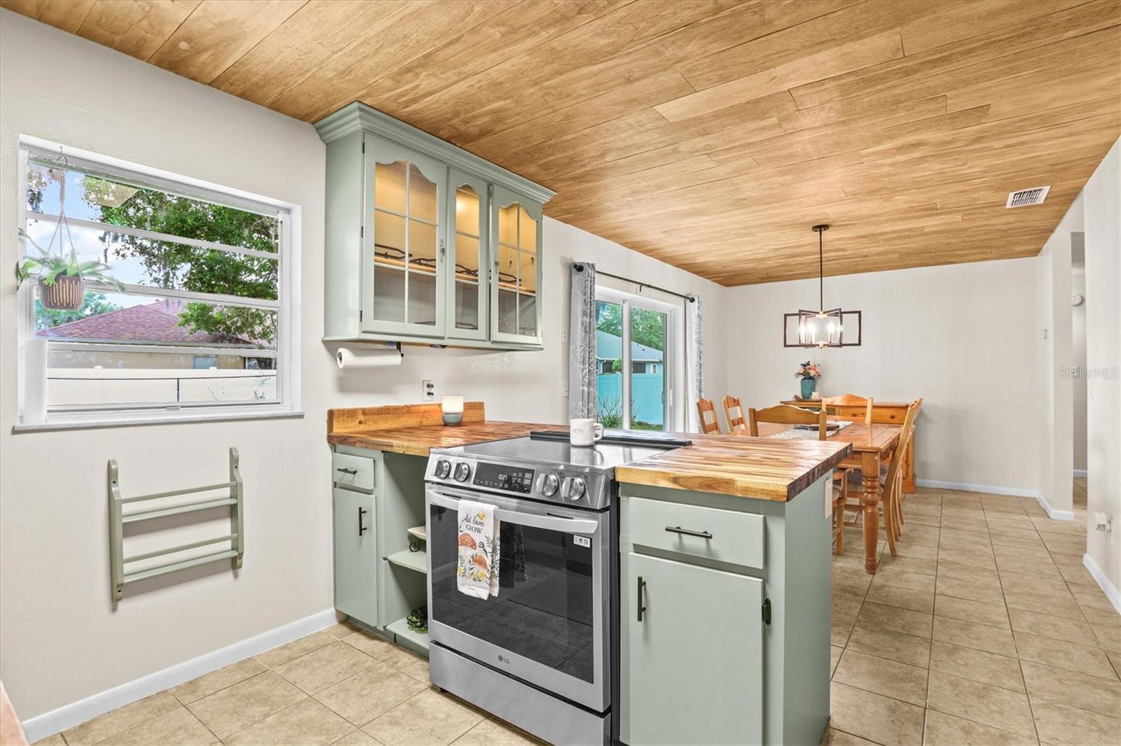 Image 17 of 46 For 1707 Hughes Drive