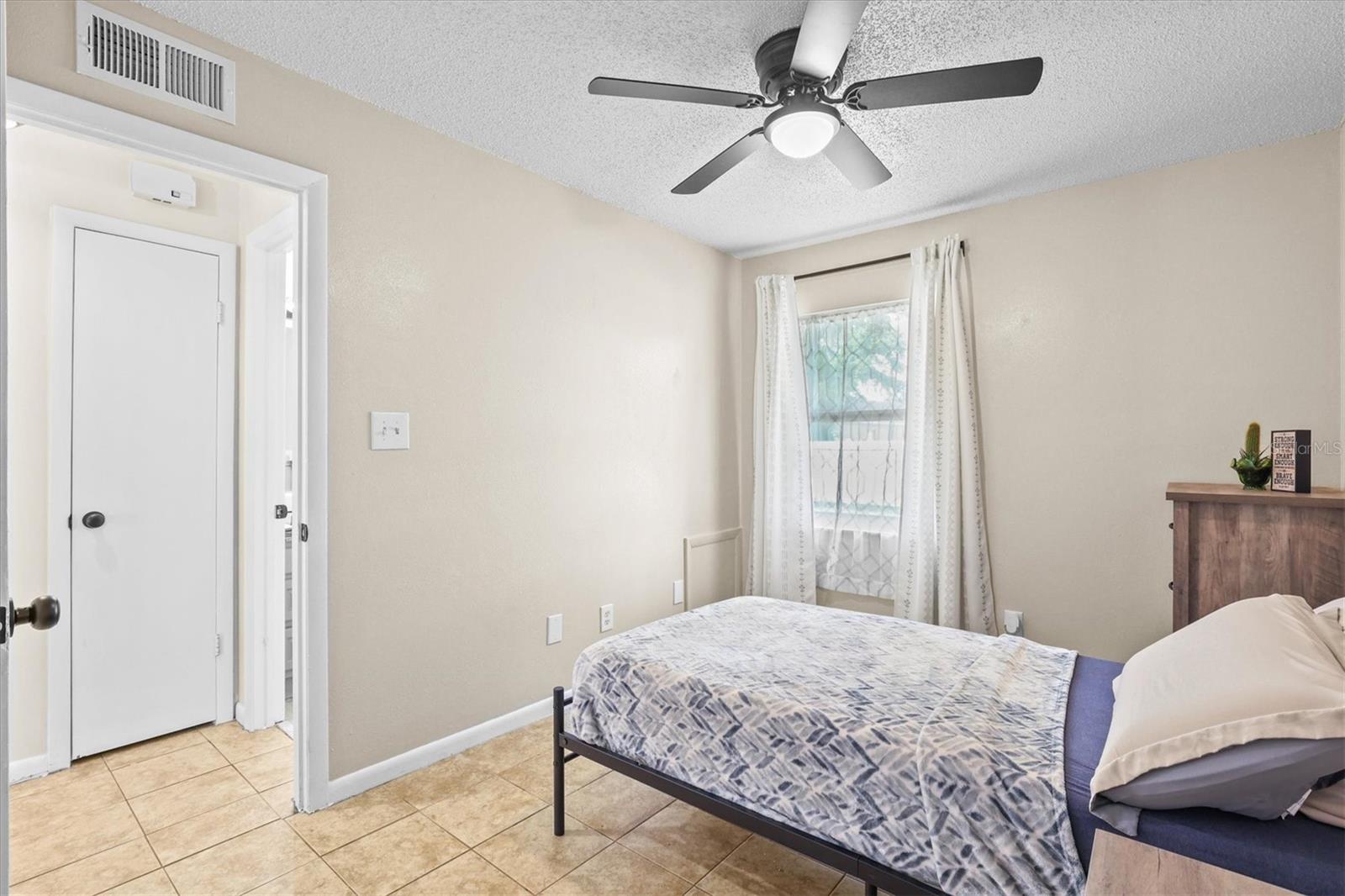 Image 28 of 46 For 1707 Hughes Drive