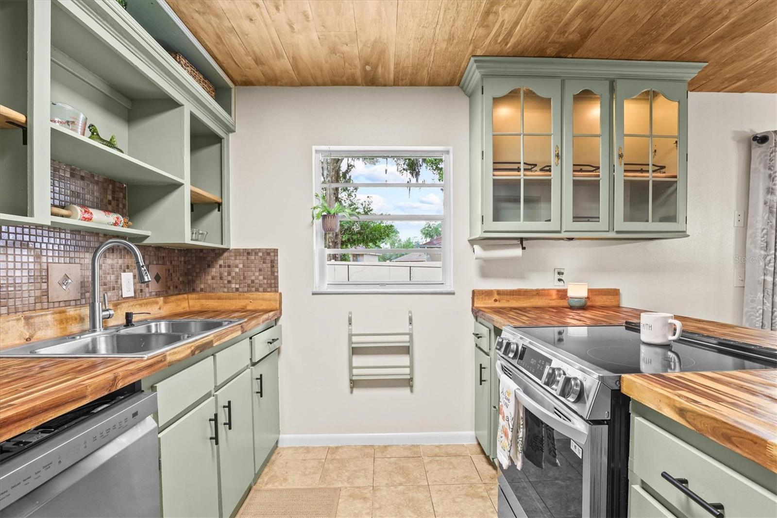 Image 4 of 46 For 1707 Hughes Drive