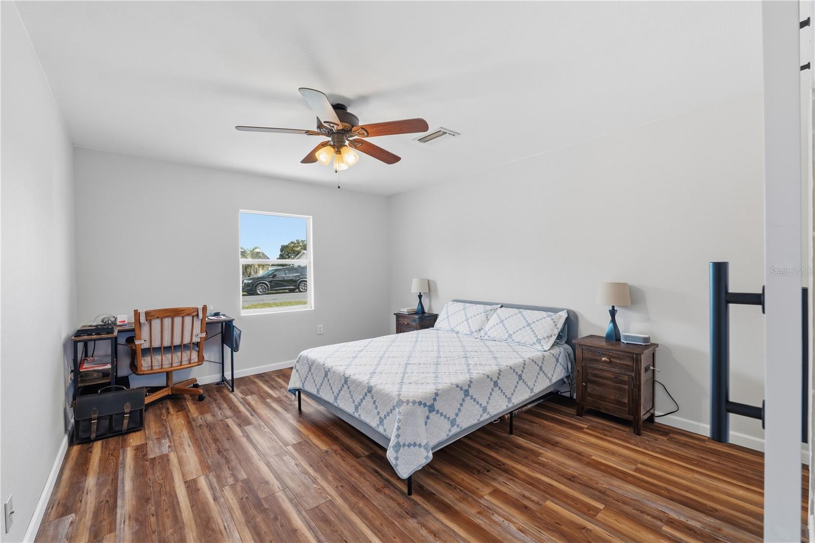 Listing photo id 8 for 39502 9th Avenue