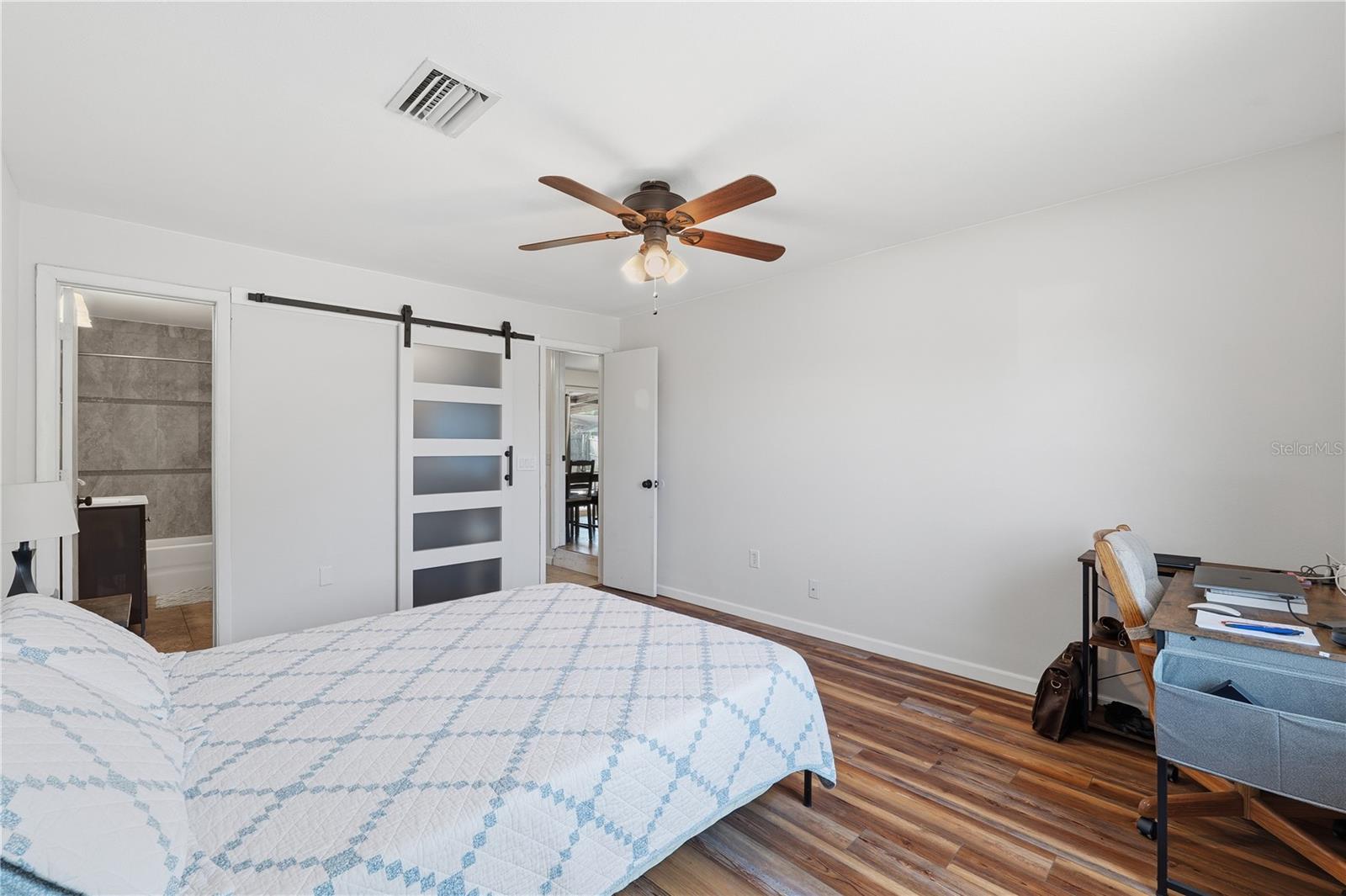 Listing photo id 9 for 39502 9th Avenue