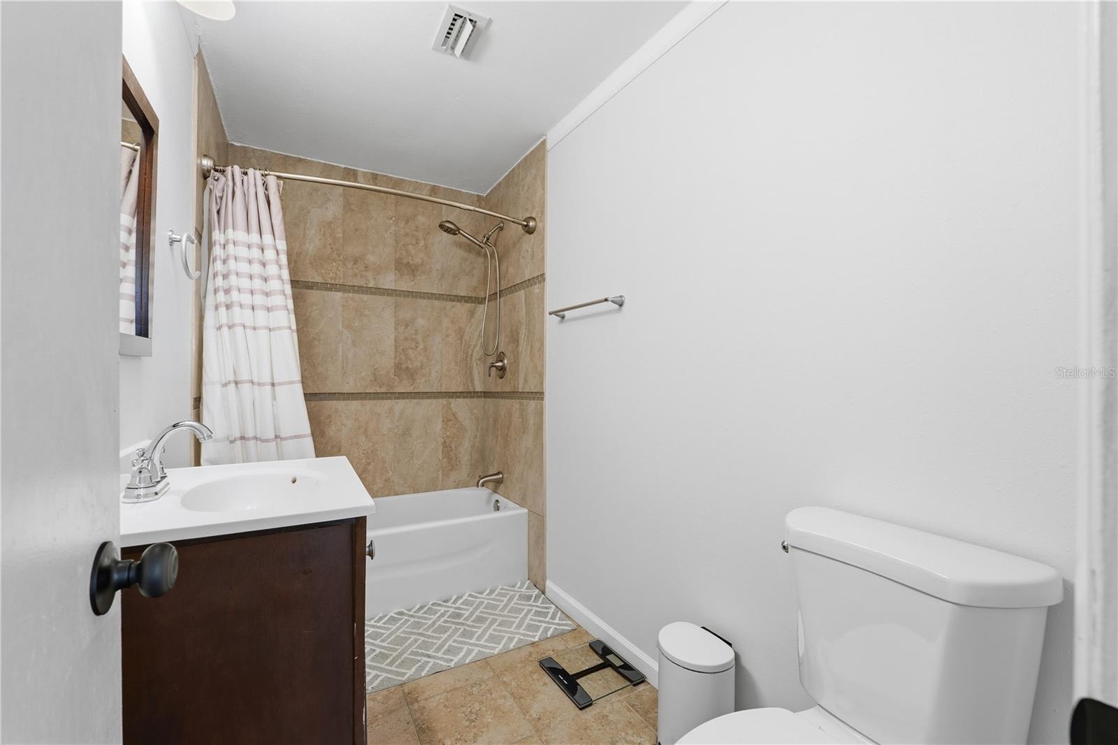 Listing photo id 10 for 39502 9th Avenue