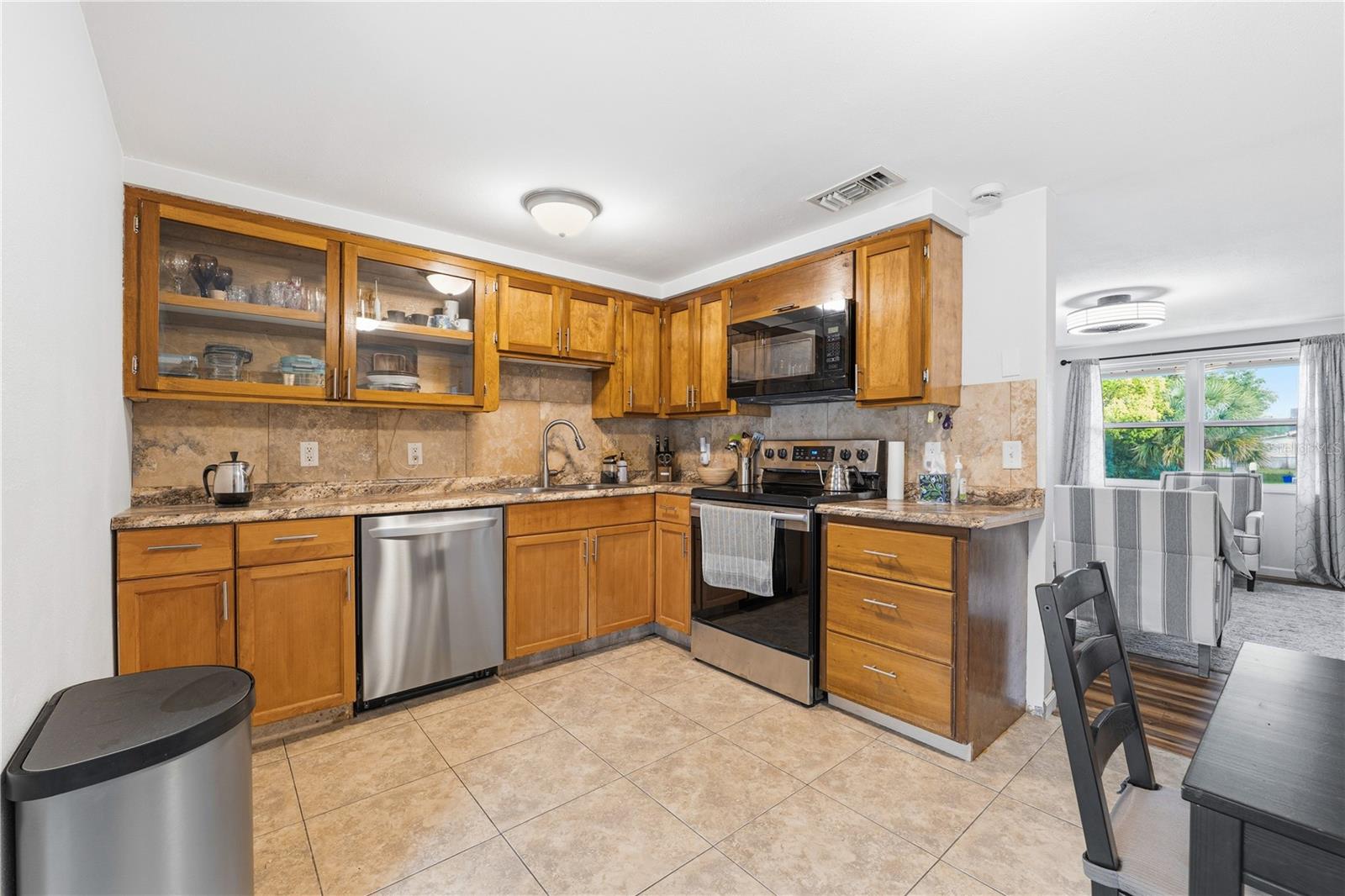 Listing photo id 14 for 39502 9th Avenue