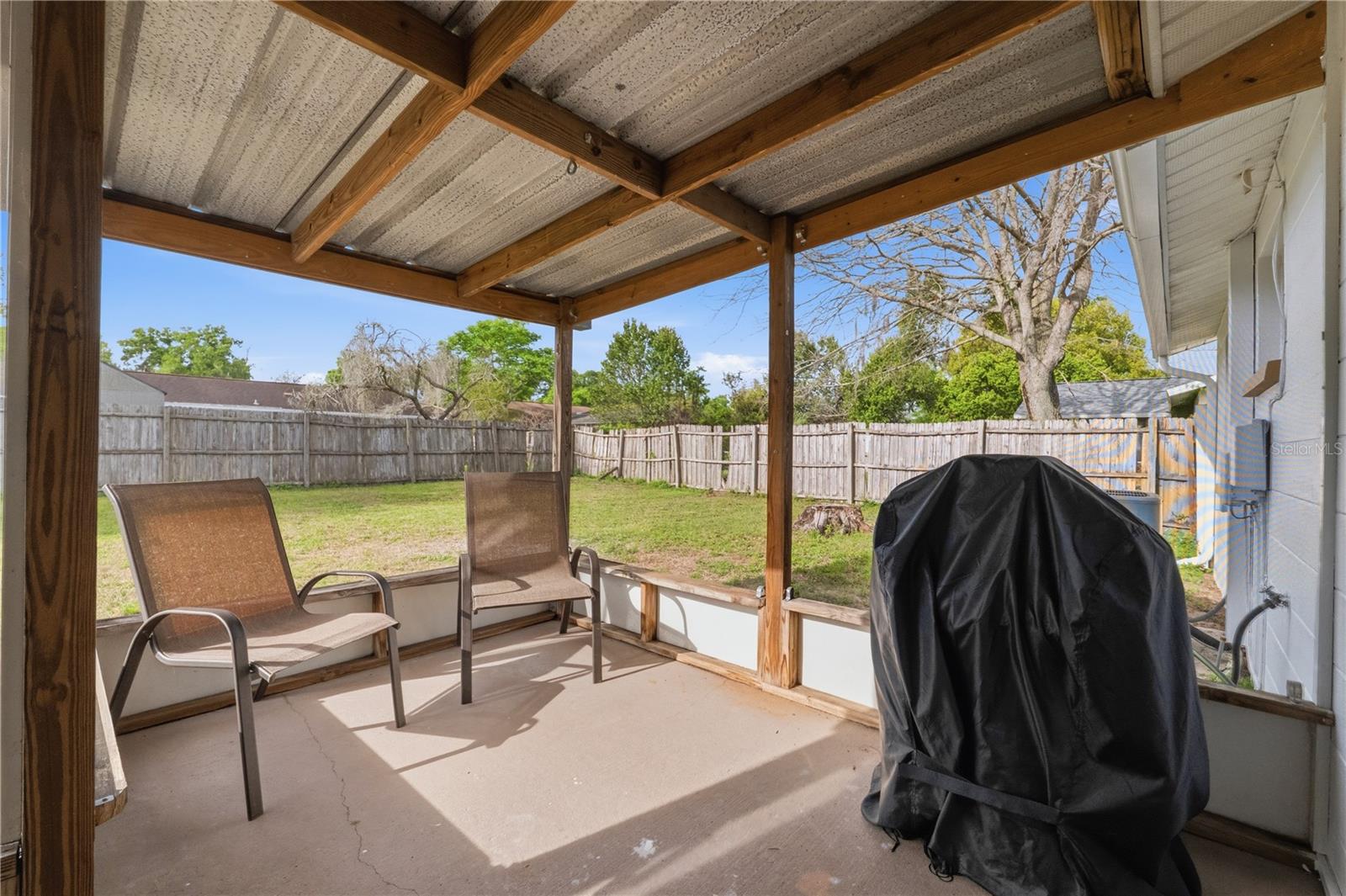 Listing photo id 15 for 39502 9th Avenue