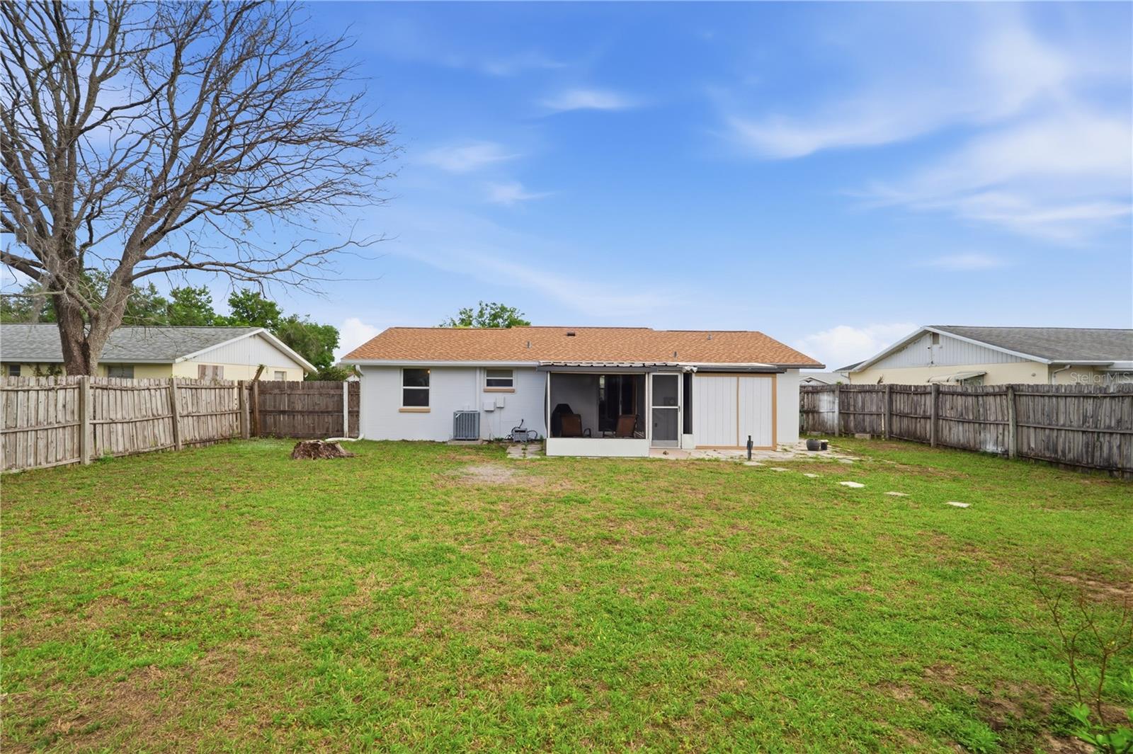 Listing photo id 19 for 39502 9th Avenue