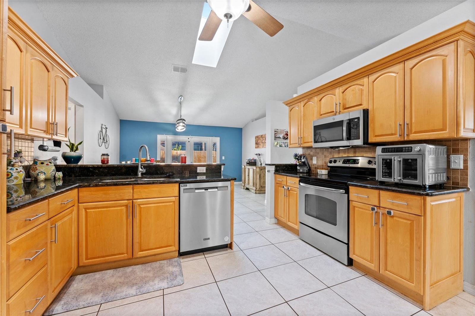 Image 18 of 55 For 956 Edgehill Drive