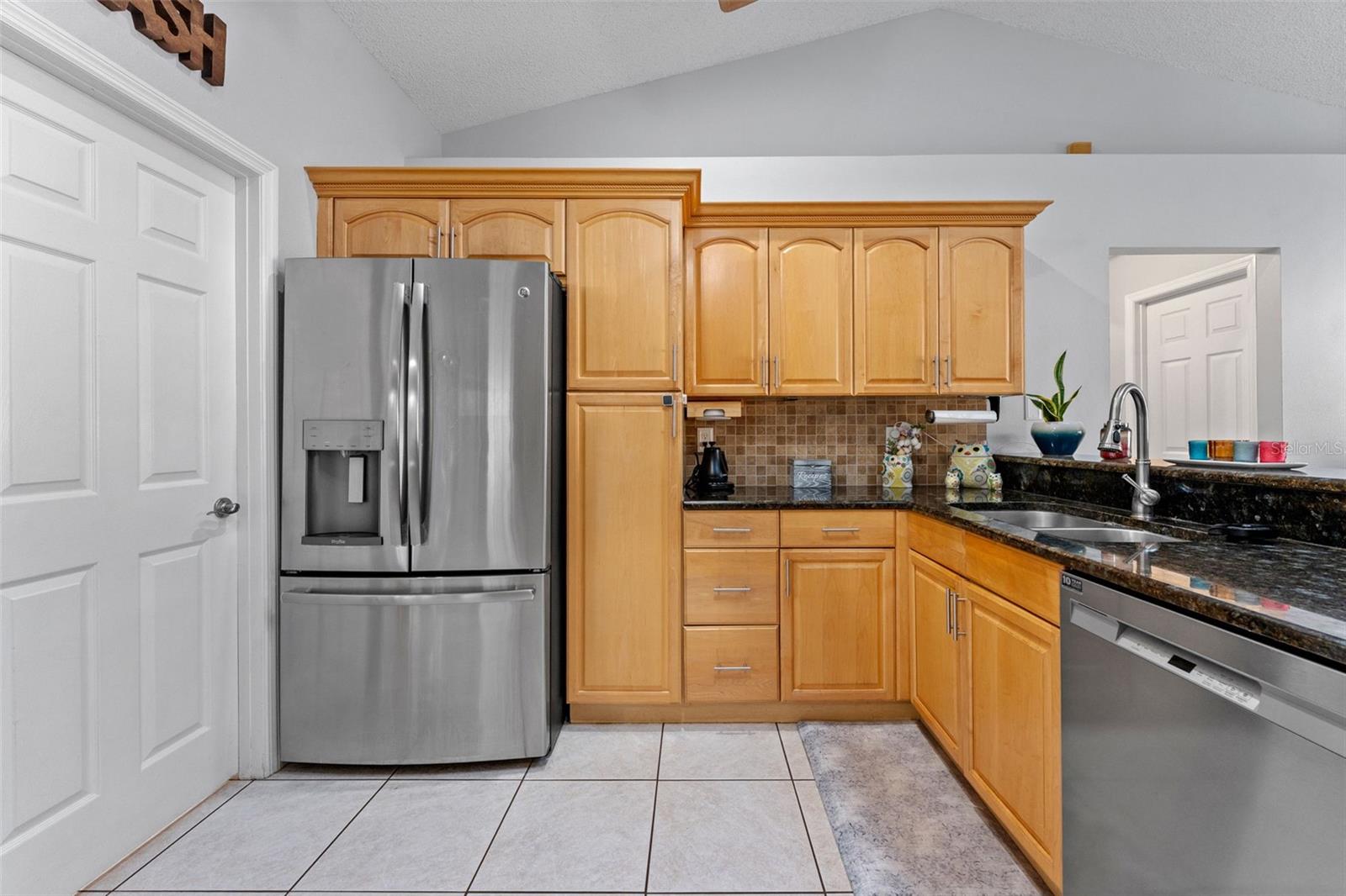 Image 20 of 55 For 956 Edgehill Drive