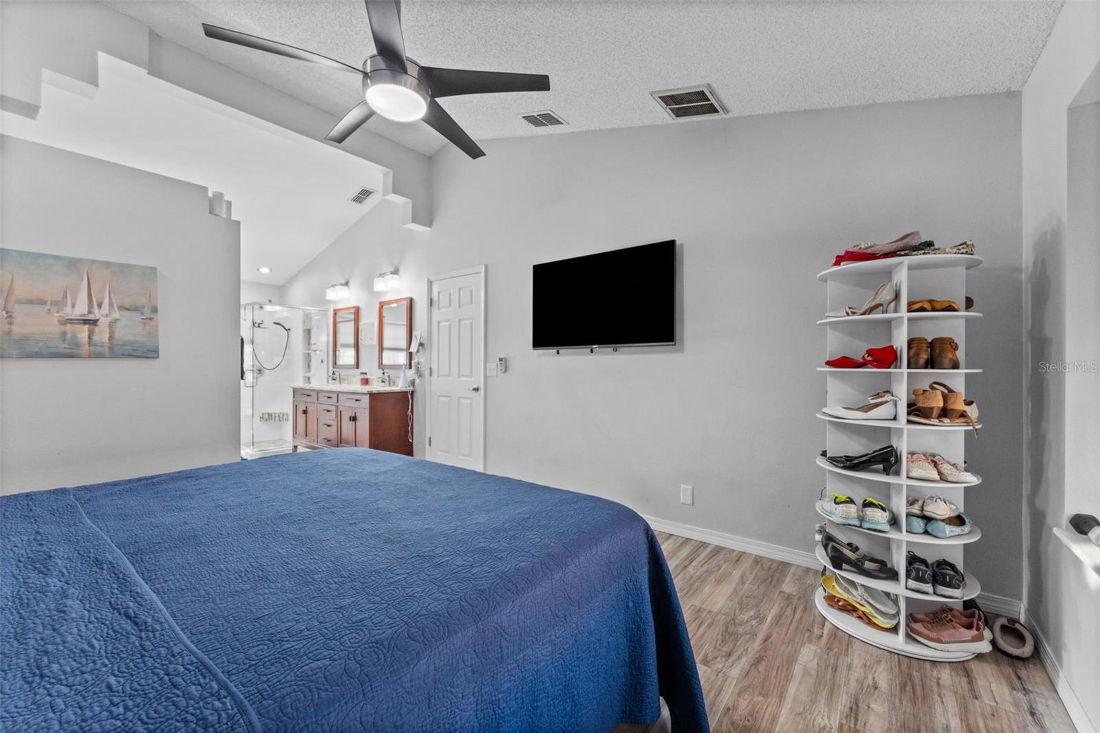 Image 28 of 55 For 956 Edgehill Drive