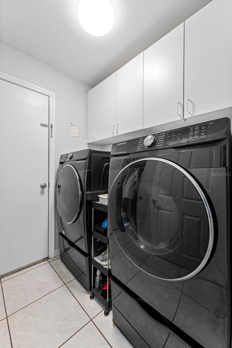 Image 40 of 55 For 956 Edgehill Drive