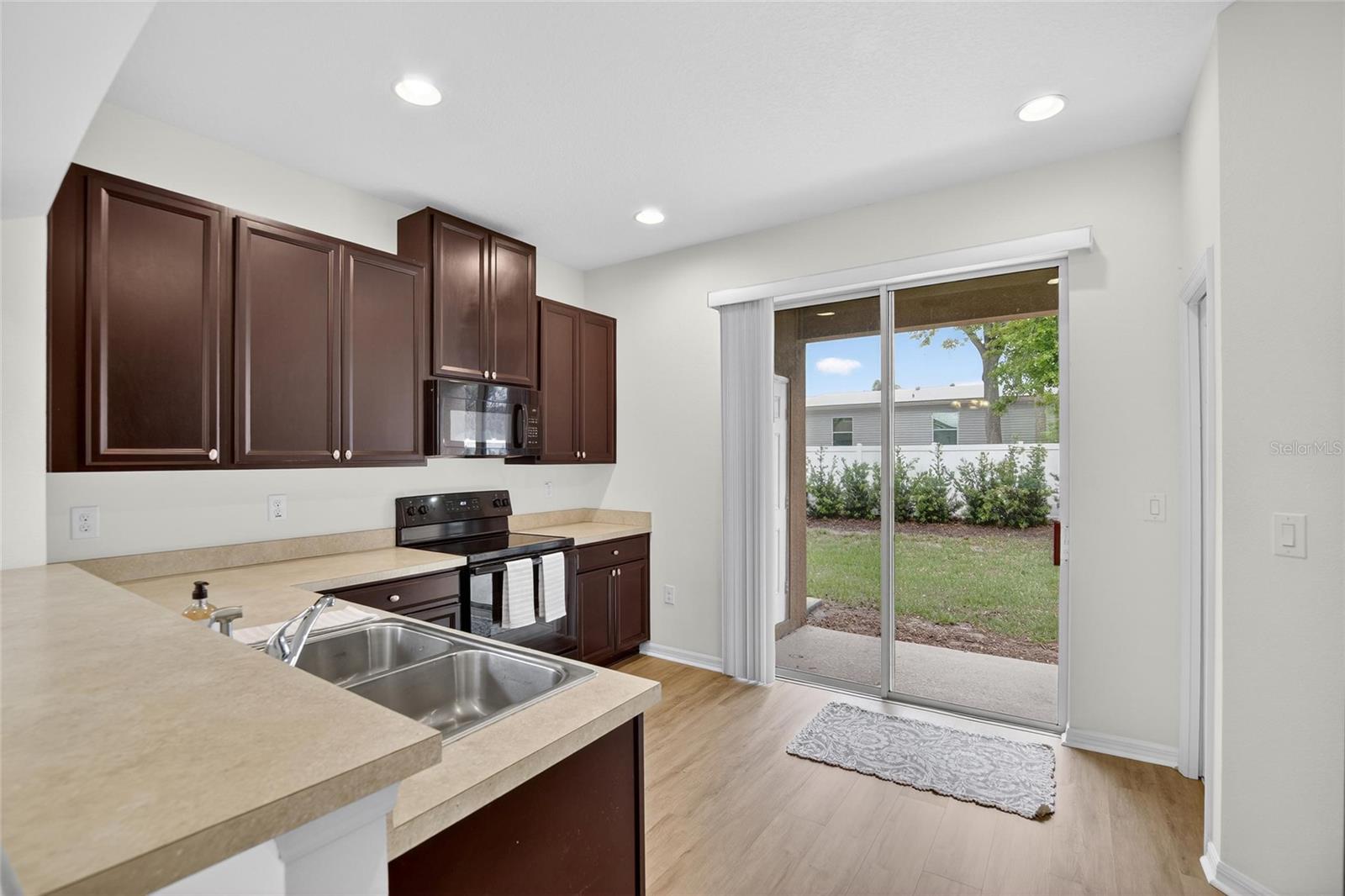 Image 15 of 40 For 8821 Walnut Gable Ct