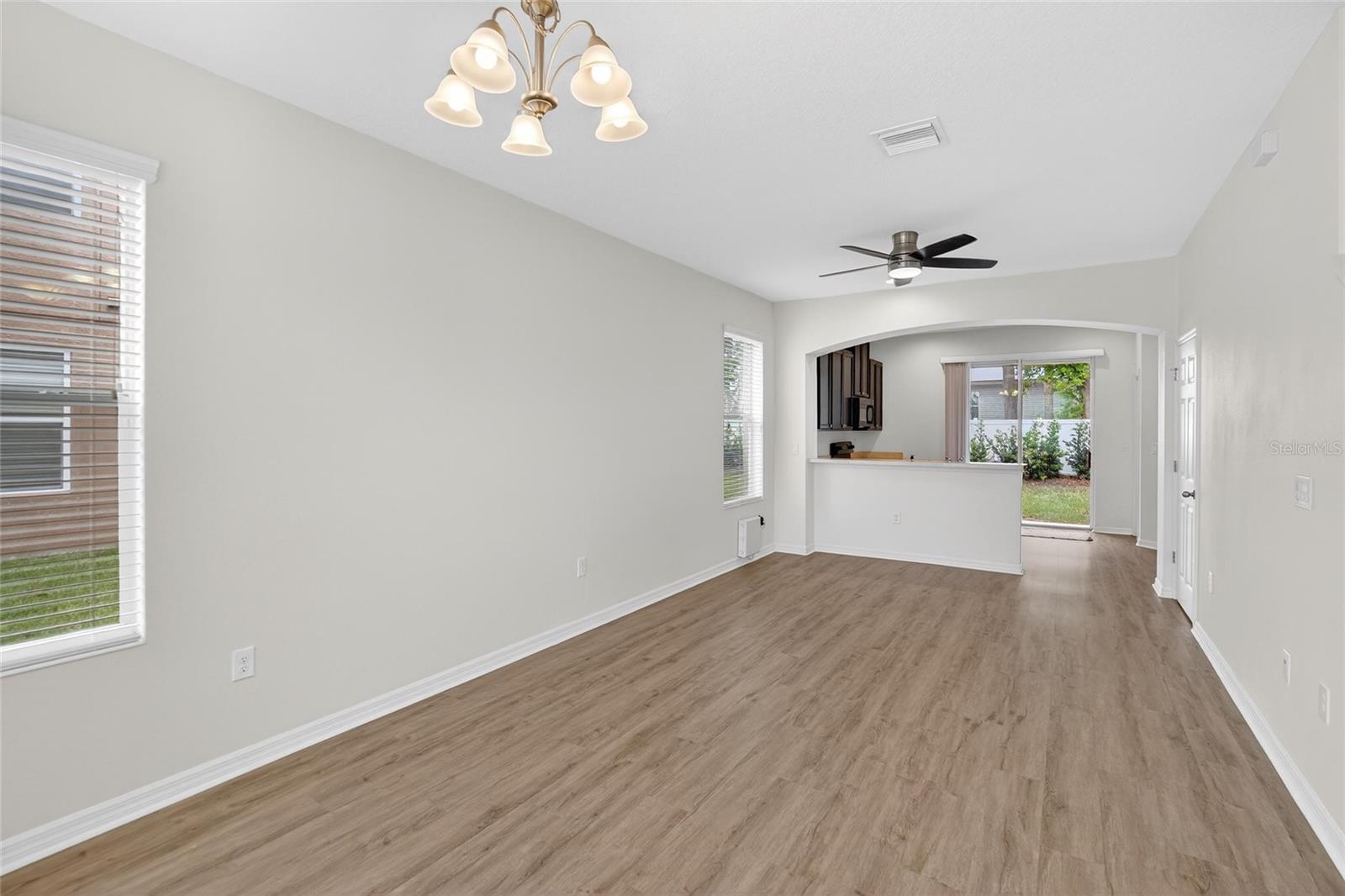 Image 3 of 40 For 8821 Walnut Gable Ct