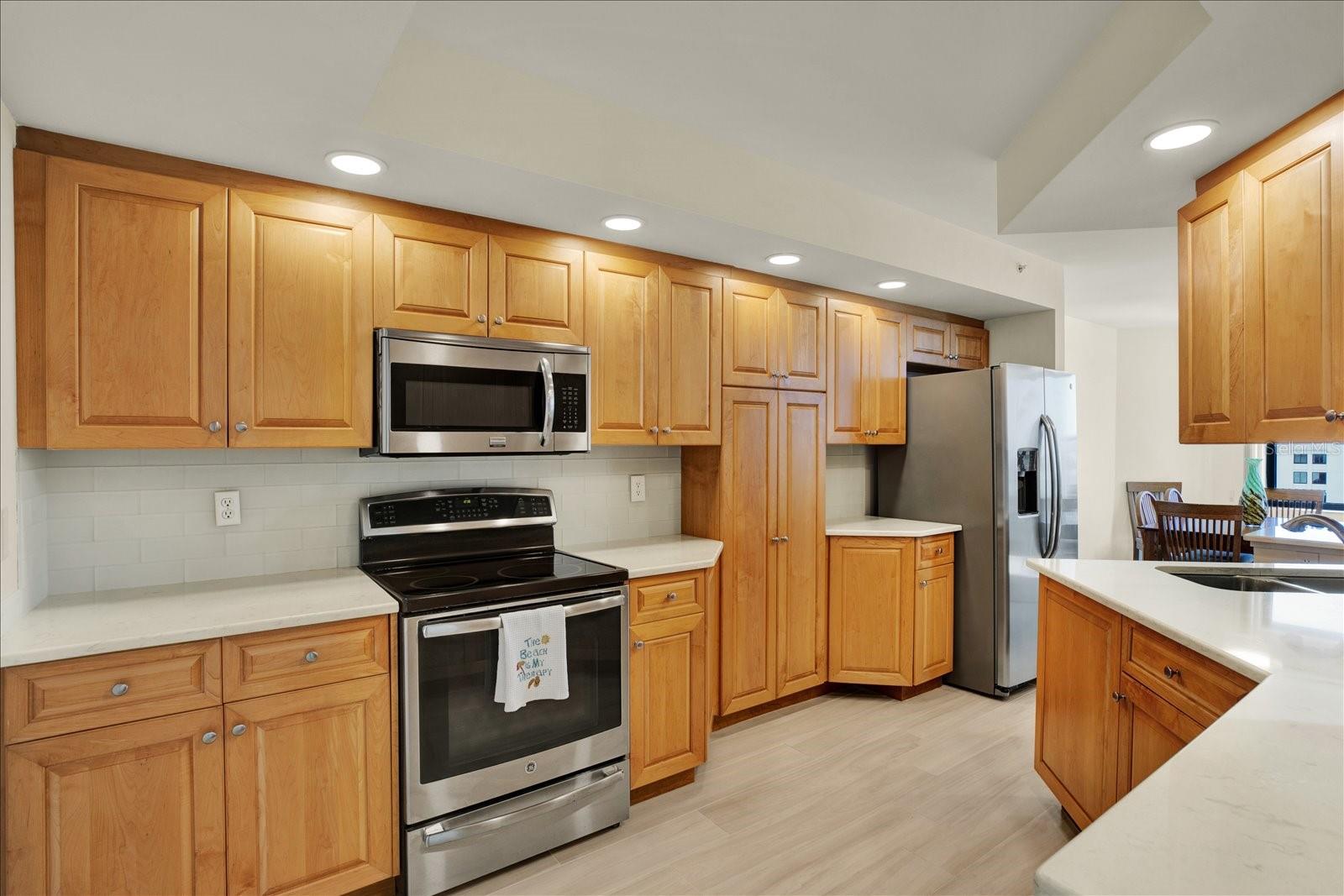 Image 11 of 27 For 670 Island Way 1006