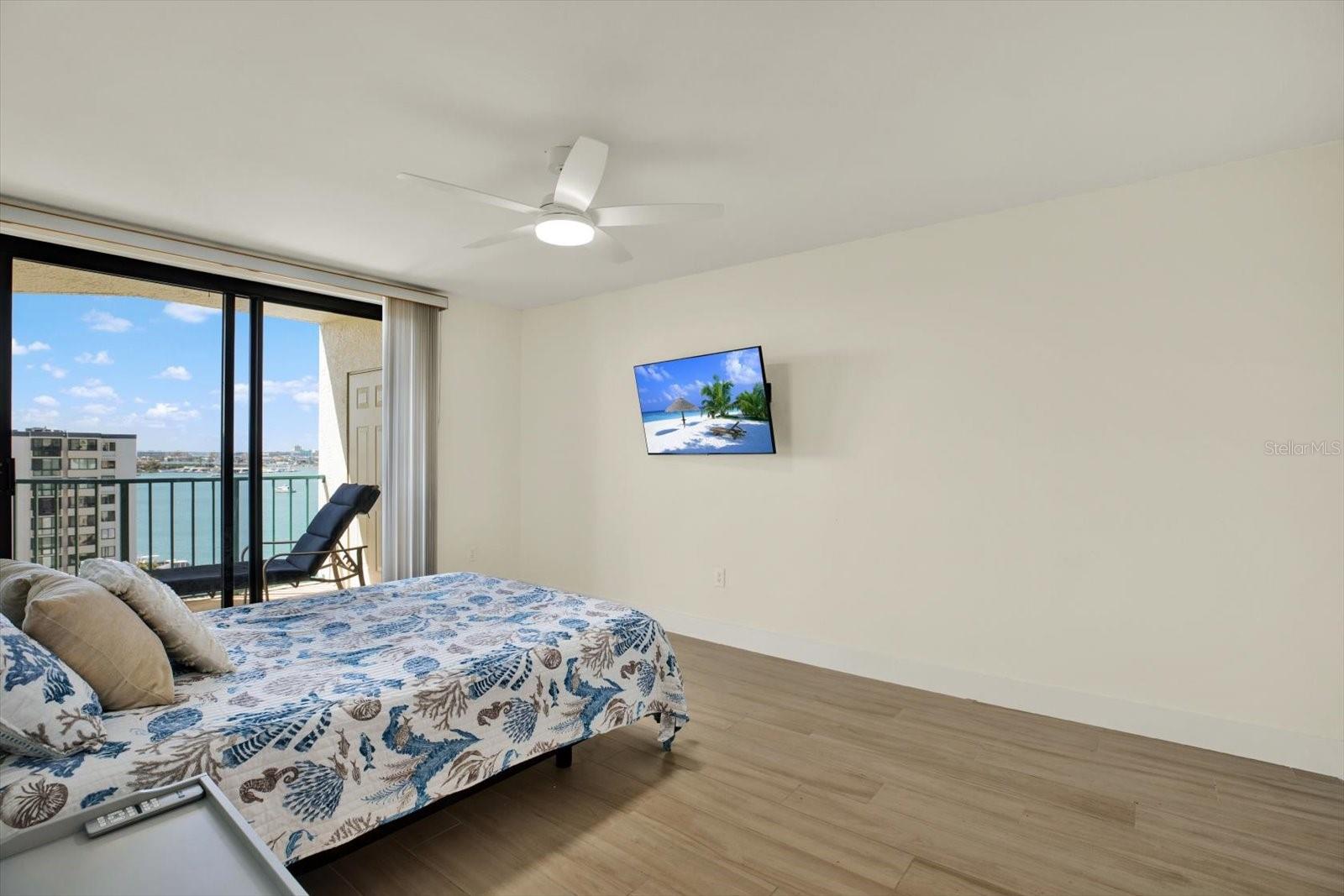 Image 12 of 27 For 670 Island Way 1006