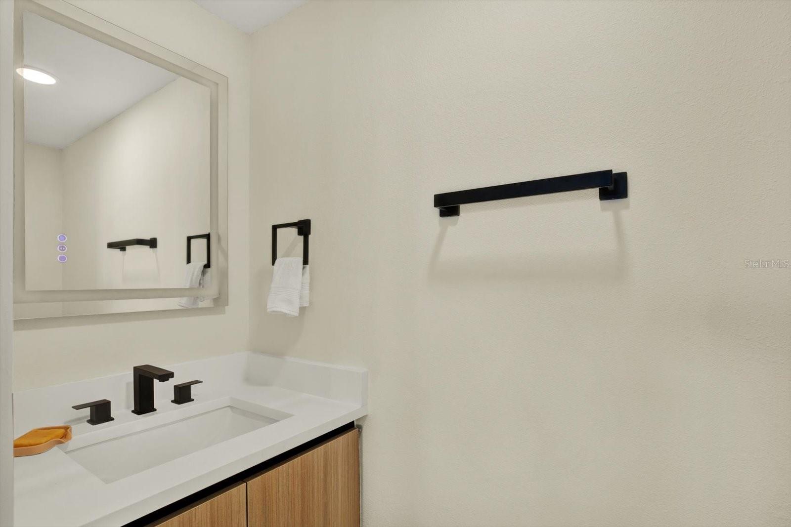 Image 17 of 27 For 670 Island Way 1006