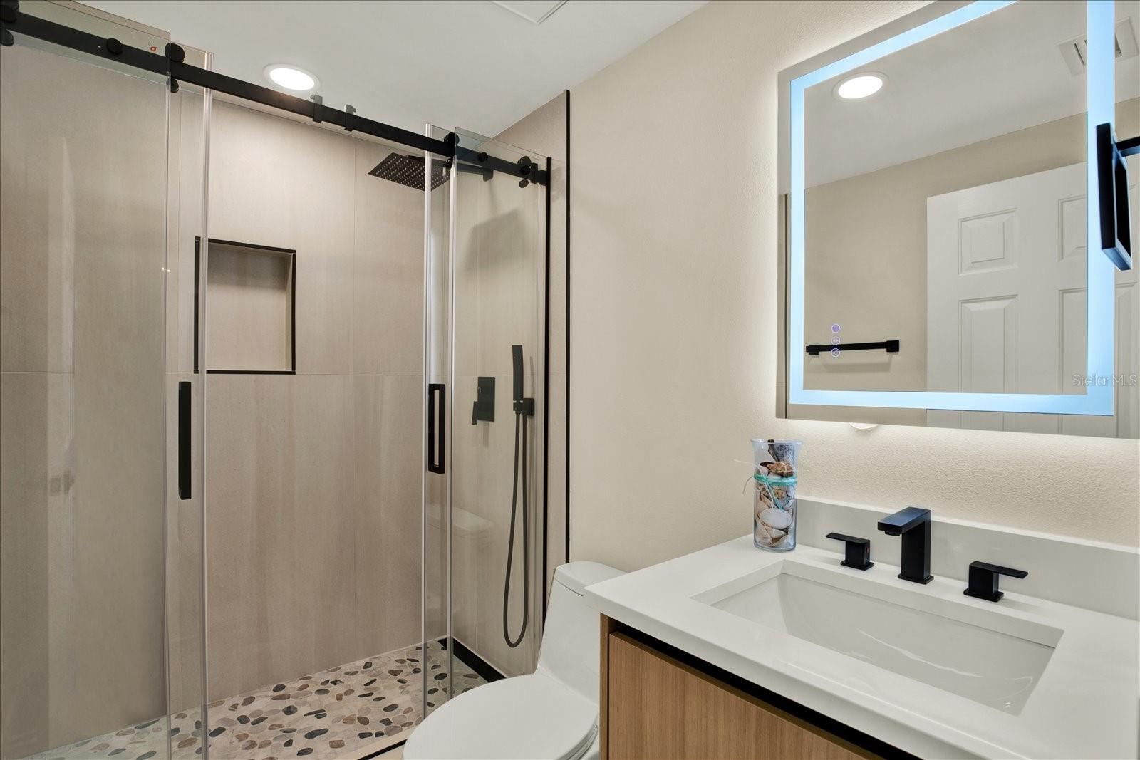 Image 18 of 27 For 670 Island Way 1006